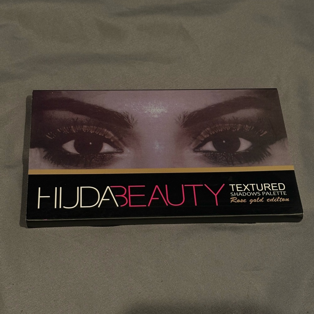 HUDA BEAUTY Gold Eyeshadow Palette Professional Makeup